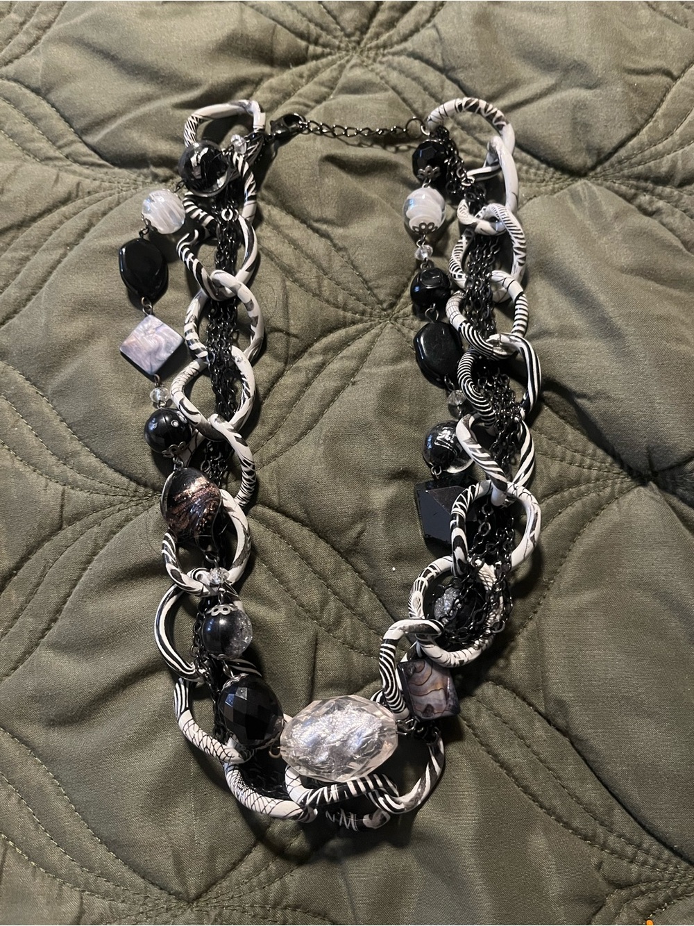 “The Monochrome Mirage” necklace